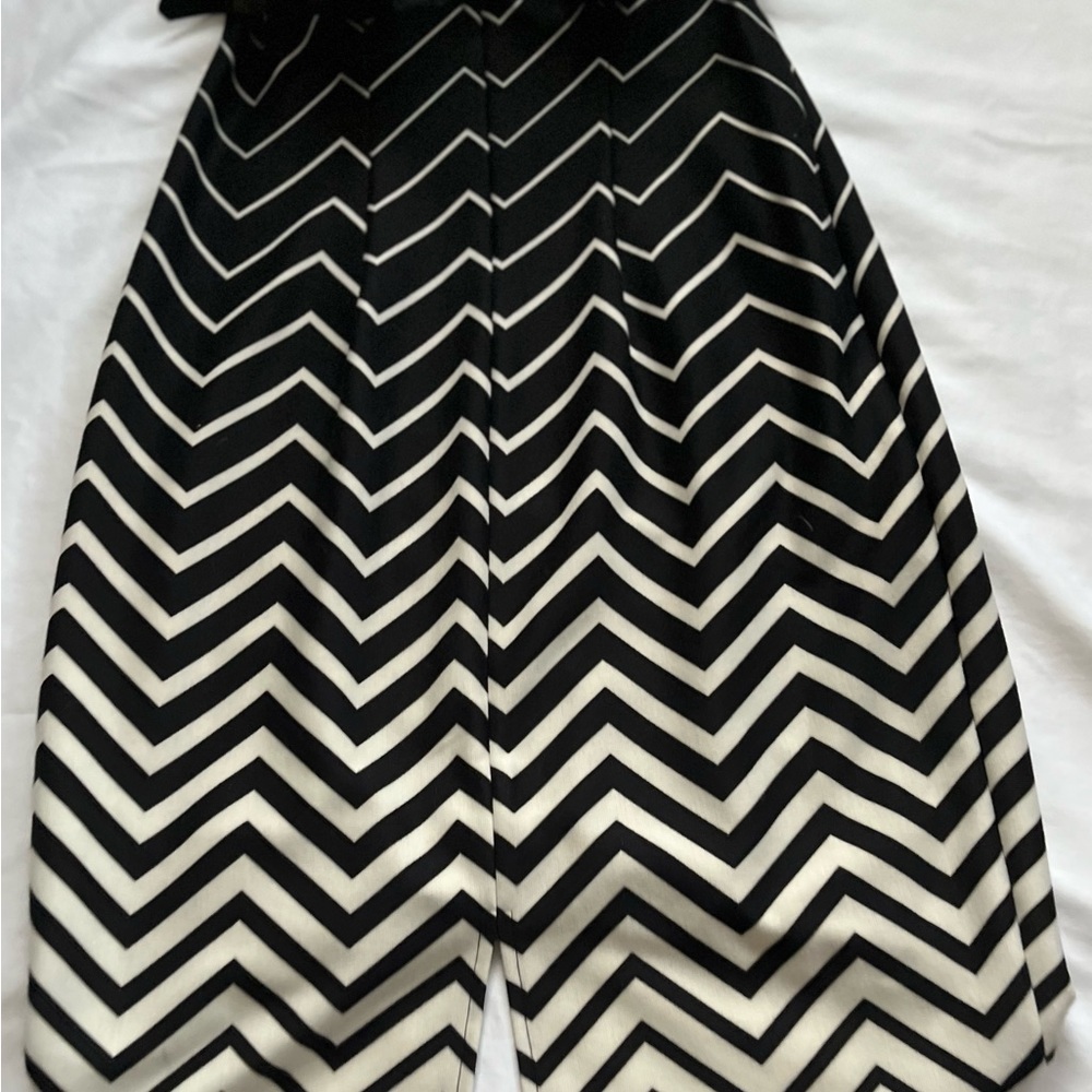 Black and White Sleeveless Sheath Midi Dress - Picture 11 of 13